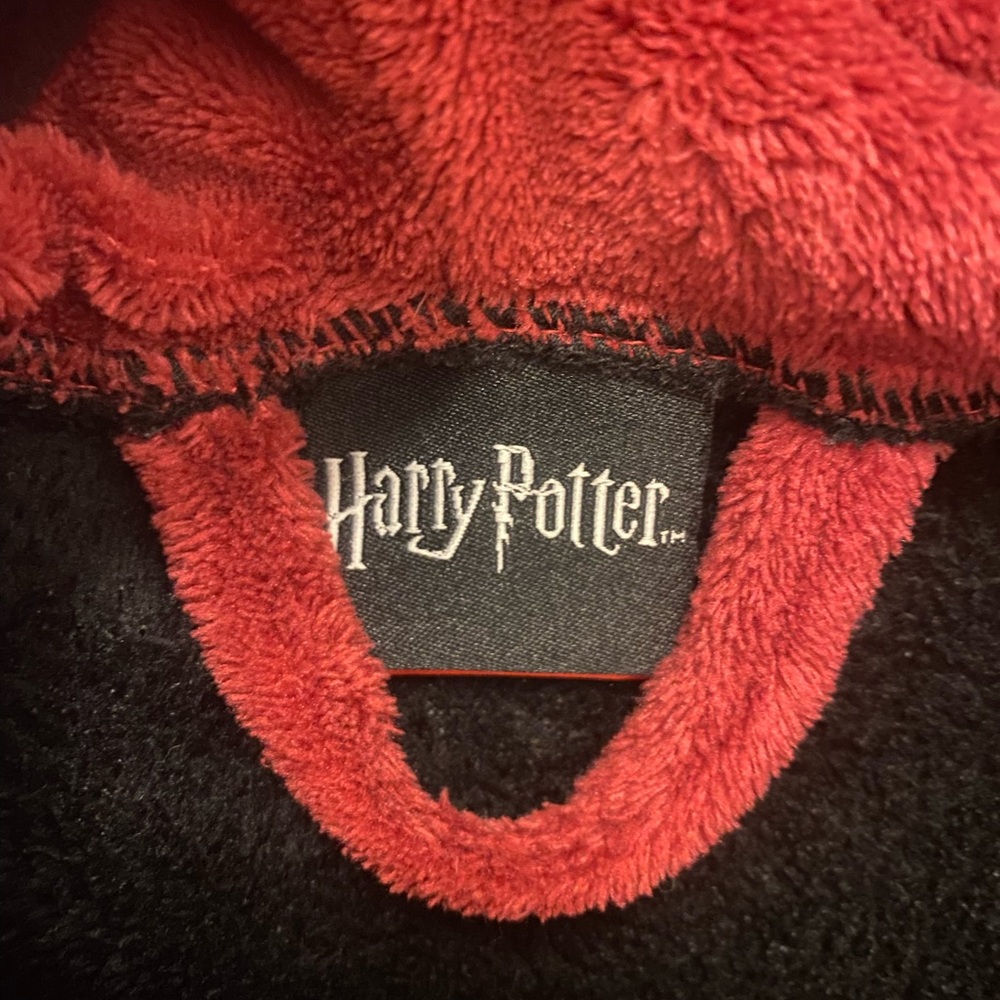 Harry Potter Gryffindor Bathrobe - Picture 5 of 6